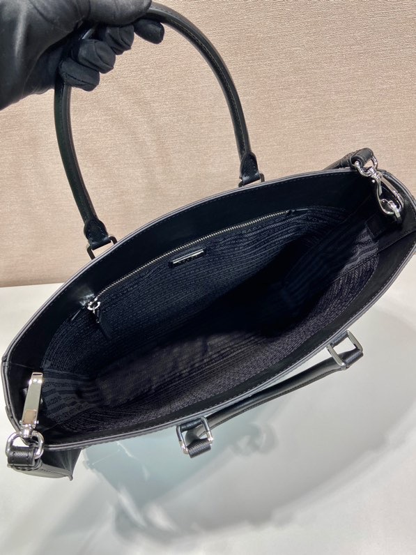 Pra*a top handle bags